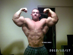 xac1998:  Those are some hot thick arms. Nice bicep peaks. Be