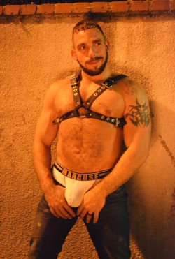 leatherhostage:  leatherhostage