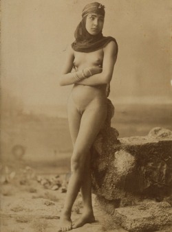 les-sources-du-nil:  Fellah Girl, Cairo, Egypt, circa 1885-1890