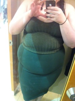 princesstaterthot:  i tried on a skirt when i went to the mall