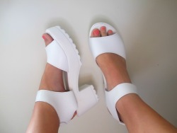 earth-tone:  bargain of the week #1aliexpress platform sandals