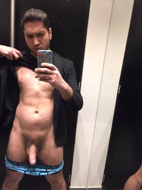 gaychilegay:  Enviaron este buenisimo aporte, al parecer se llamaría Hugo Lopez, 28 años de edad y de Las Condes, Santiago  Imagenes obtenidas de Internet o enviada al correo electrónico que sale en el avatar o son publicada por los mismos usuarios