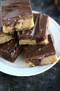 housewifeswag:  verticalfood:  Chocolate Peanut Butter Brownie