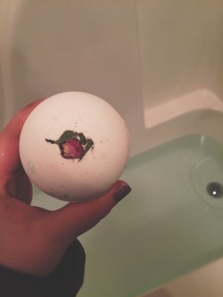 freshaslush:  Late night Lush bath diary - Rose Bombshell (AKA