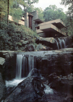 originalgiantcontent:Architect Frank Lloyd Wright.