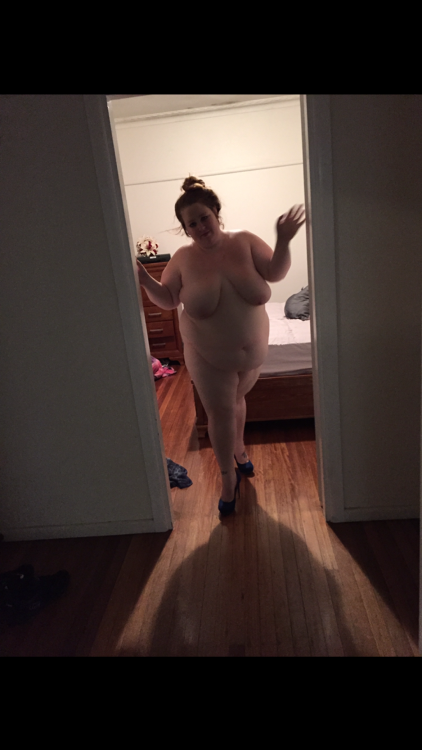 Cute belly hang, especially laying on your side… @bbwmissgloop 			28GG 			5'4" 			290  /- 			 			131.5 kg 			BMI: 49.8 		