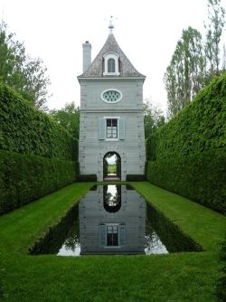 davidjulianhansen:View of the pigeonnier from the reflection