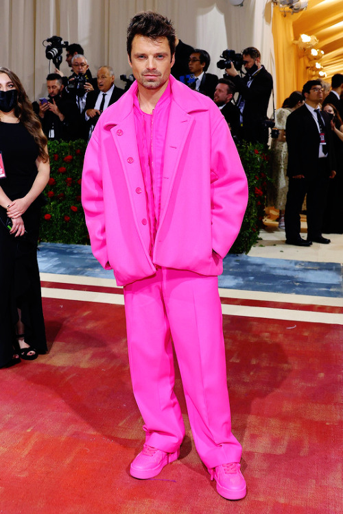 fysebastianstan: Sebastian Stan attends The 2022 Met Gala Celebrating