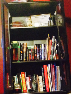 Cleaned up my book shelf a bit (: now I got room for new books