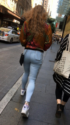 beautiful-pins:Solid calves under those jeans or tights