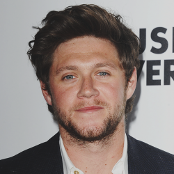 niallhoranhairybeast:  myshadowsdancing:Niall at UMG’s after