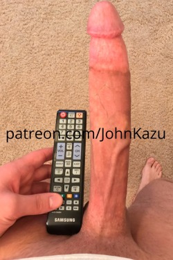 horsehunghuman: johnsgrowth:   Towering over my remote! This