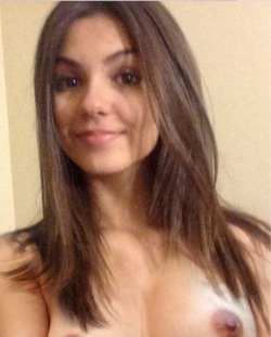 10tripledeuce:  Victoria Justice leaked iCloud pictures