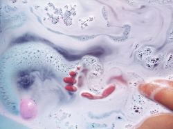 eartheld:  raven707: TWILIGHT lush bath bomb made with lavender