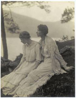 derwiduhudar:  Two Women Under A Tree Photo by Alice M. Boughton