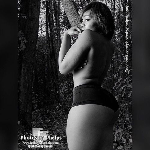 Ms London @mslondoncross …pondering her next move #booty #curves #vixen #nyc #baltimore #eyecandy #glam #elle #vogue #dmv #photosbyphelps #art #photo #photography #dc #moment #cheek #tights #nature  Photos By Phelps IG: @photosbyphelps I make prett