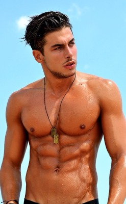 tom-gayle:  source: http://fresh-gay-pics.com/ - FOLLOW ME -