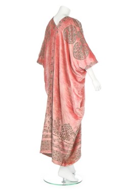 historicaldress:    A Mariano Fortuny stencilled pink velvet
