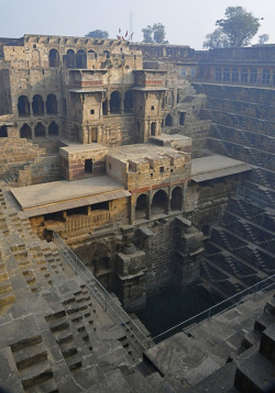 touchdisky:  Famous stepwell "Chand Baori", village Abhaneri