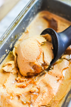 sweetoothgirl:    DULCE DE LECHE PUMPKIN ICE CREAM + AFFOGATO