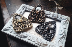 ravncreates:Ouija Skull Planchette Necklaces (x)