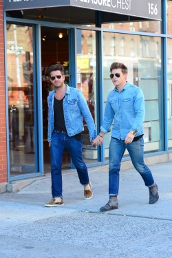 nevothirty:  Out and About… our fav gay couple Nate berkus