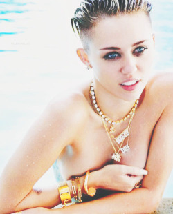 iheartmiley-del-rey:  Miley & Lana blog!  Die würd ich auch