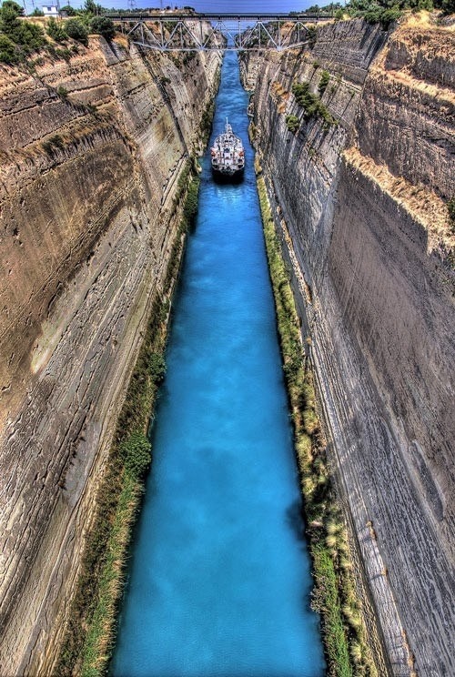 Cruising the straight and narrow (Corinth Canal, Korinthos, Greece)