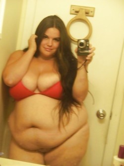 banger2u:  bbwselfies:  Long hair. nough said  How sexy is she? 