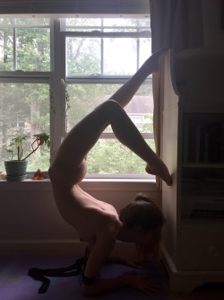 thepureskin:  naked-yogi:  Scorpion Pose assisted self-portrait