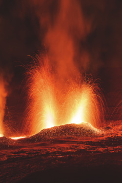 captvinvanity:    Volcanic eruption   | Photographer | CV