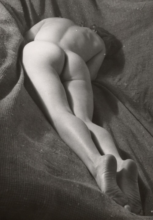 paolo-streito-1264:  Wally Elenbaas. Reclining Nude, 1953-1955.