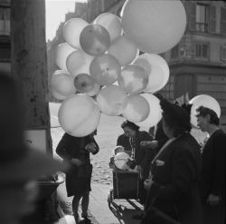 tytusjaneta:  Marcel BovisLa marchande de ballons 1948 