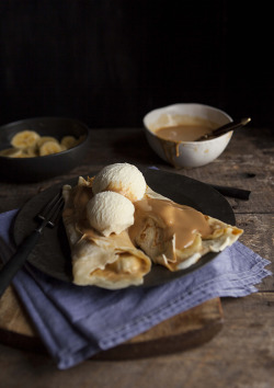 foodffs:  crepe pancakes filled with caramel and bananas Really