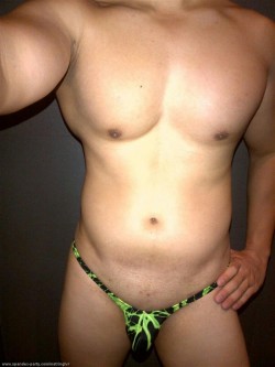 thong-jock:  Sexy, smooth muscled bi curious, married thonger