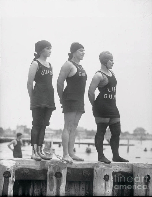 newyorkthegoldenage:    Brooklyn, June 29, 1921: Three female