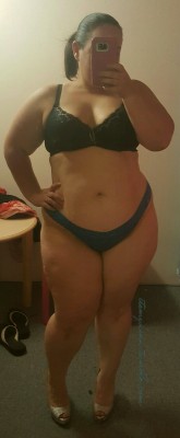 onesubsjourney:  itsmykink:  I’m thick, and curvy. Some may
