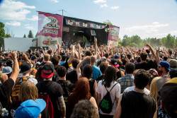 mitch-luckers-dimples:  Parkway Drive by Vans Warped Tour on