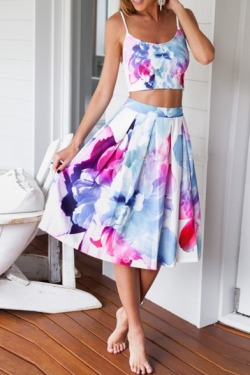 purplesuitballoon:   Floral Print Crop Camis with Midi Skirt