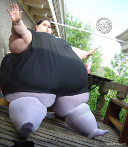 ssbbw16:  I’M A PLANE! Anyone has some pictures of her without