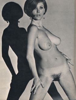 mondotopless:  Candy Earle