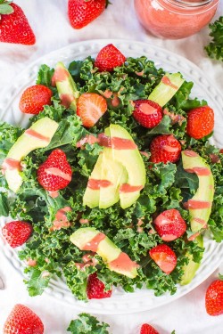 do-not-touch-my-food:  Strawberry, Avocado, and Kale Salad with