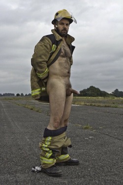 newtoarea: sexy fireman