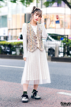 tokyo-fashion:  20-year-old Japanese student Mami on the street