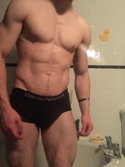 justtouchedawkwardly:  Bulking going well. Glad to see some size