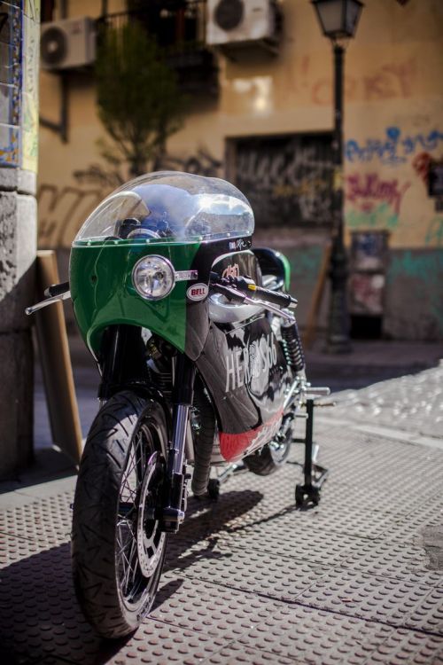 caferacerpasion:  Brutal! MASH 250 â€ªCafe Racerâ€¬ â€œCafÃ© Noir 2016â€ by XTR PEPO - MASH Heros 66.Esta moto de 250cc demuestra que las motos de baja y media cilindrada tambiÃ©n tienen su hueco dentro del mundo cafetero >Â http://www.caferacerpasion