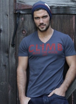 redhotbooks:  Love this dude:   Ryan Paevey 