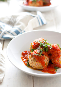 foodffs:  spicy chicken and veggie meatballs  Really nice recipes.