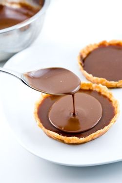 intensefoodcravings:  Chocolate Caramel Nougatine Tarts | Zen