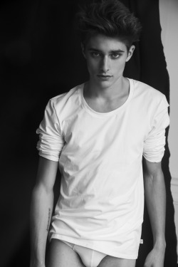 strangeforeignbeauty:  Maxence Danet-Fauvel | Ph? 